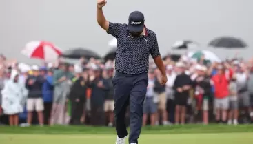 J.J. Spaun Wins U.S. Open With 64-Foot Putt on Father's Day
